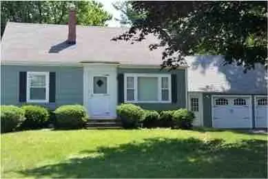 Buffalo, NY Carol’s Cape 3 bed, 3 miles to airport - Image 1