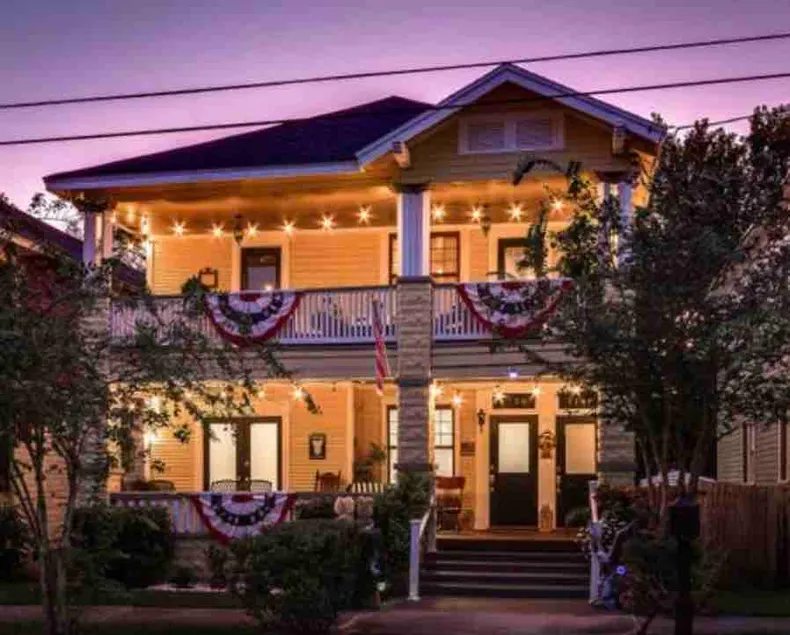 Luxurious Historic Heart of Springfield Home - Image 1
