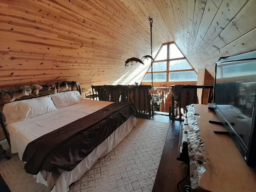 River-Fun-Fishing Cabin - Image 1