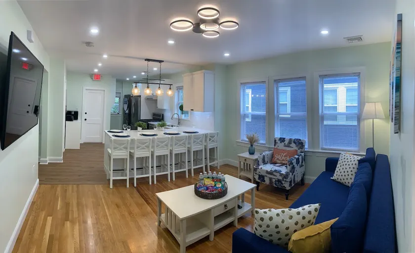 Newly renovated. 10 mins to Boston. 3bds+2brs Apt. - Image 1