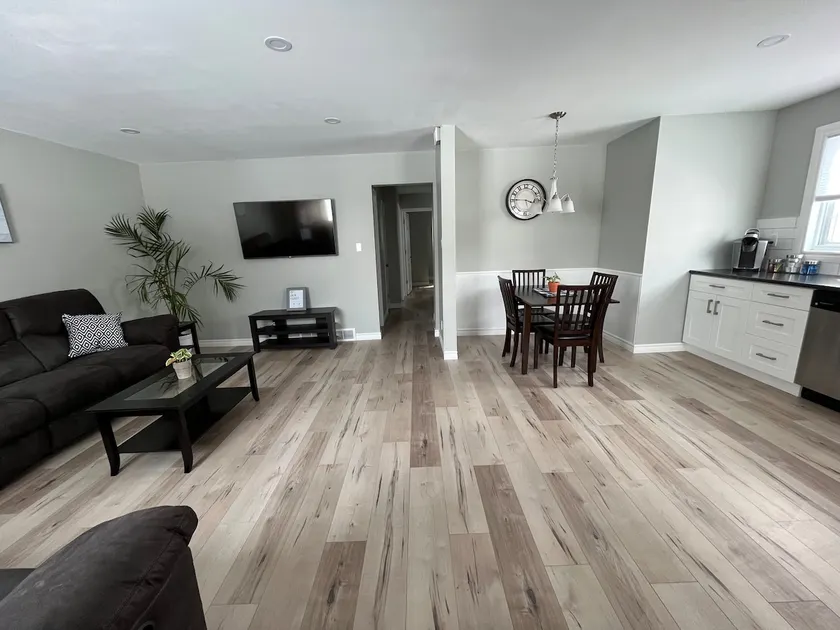 Beautiful updated 2BR unit - Image 1