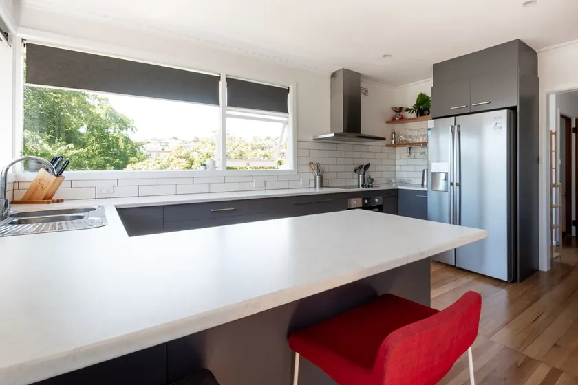 Near the CBD, Perfect for Large Groups & Parking - Image 1