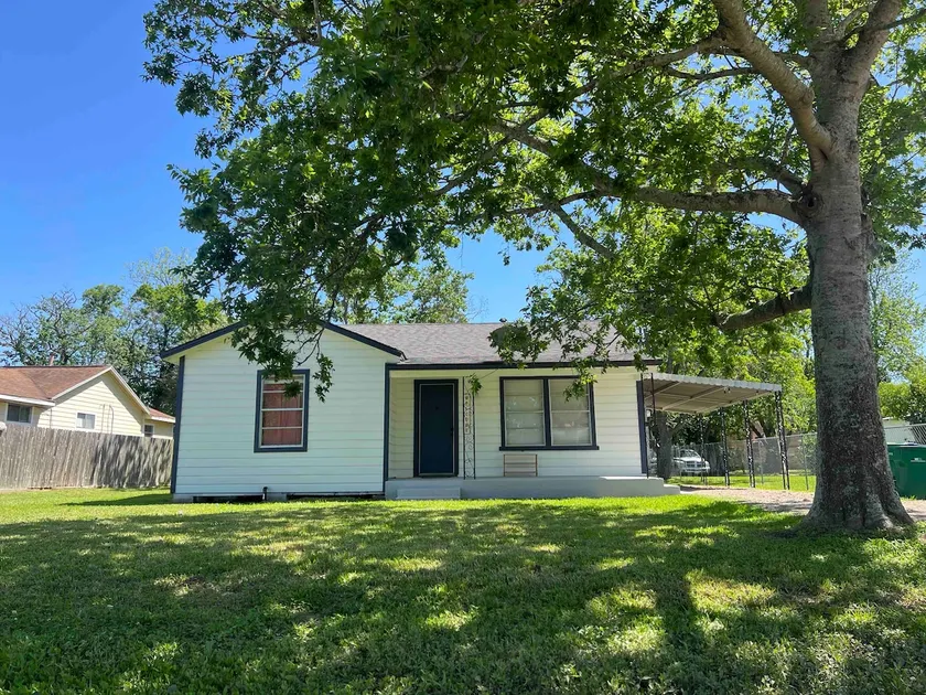 Furnished Cottage with Weekly Rentals Available - Image 1