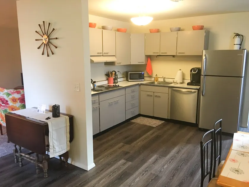 Cute 3BR 1-level MidCentury, near Earlham-IUE-Reid - Image 1