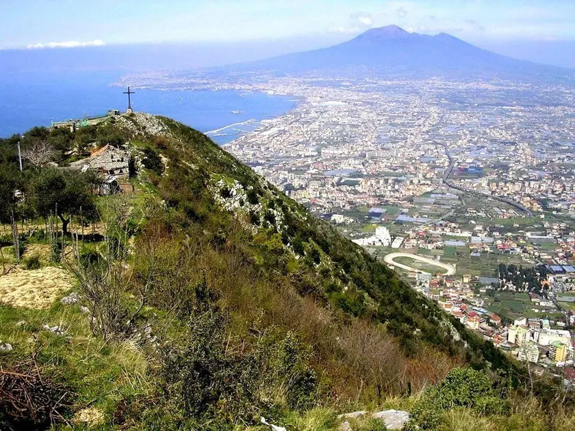 House with sea and mountains - Image 1
