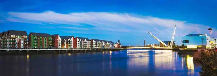 Luxury 2 Bedroom waterfront apartment with balcony - Image 1