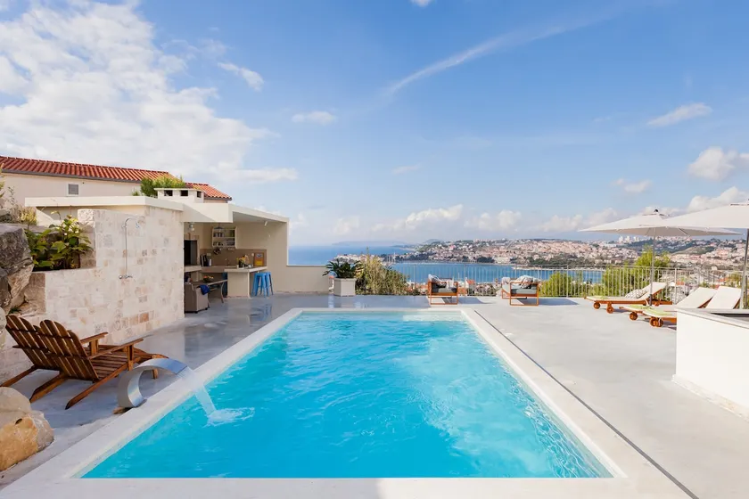 Incredible Views from a Poolside Oasis - Image 1