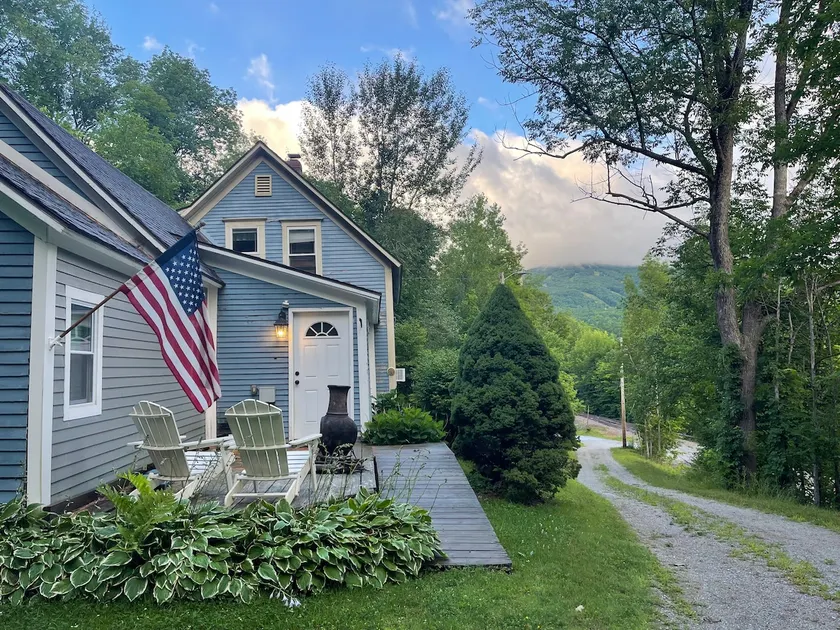 Breathtaking Mountain View & Walk To Town - Image 1
