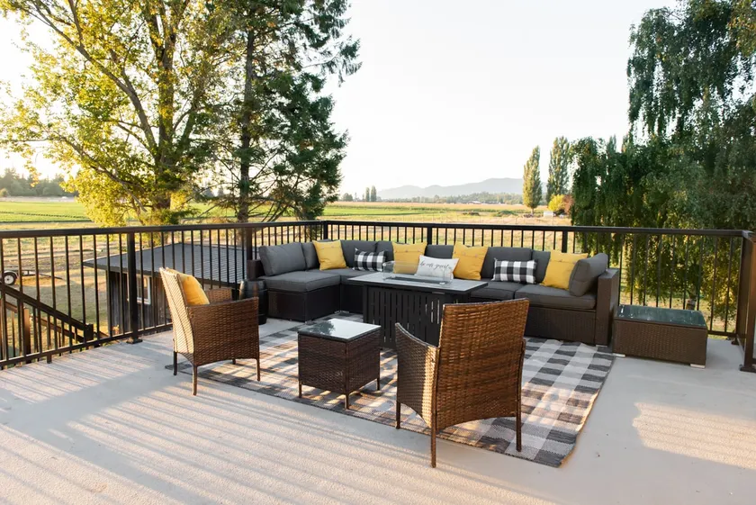 Skagit Valley Farmhouse Loft. Wide Open Spaces and Stunning Balcony Views! - Image 1