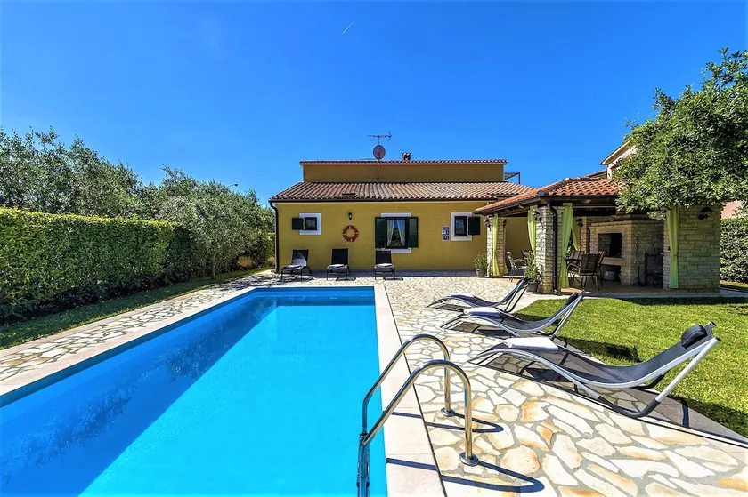 Spacious Three-Bedroom Villa Balun with Pool - Image 1