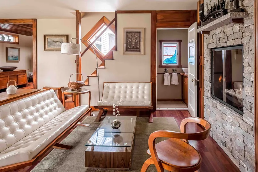 Oceanfront Luxury Estate in Mid-Coast Maine - Image 1