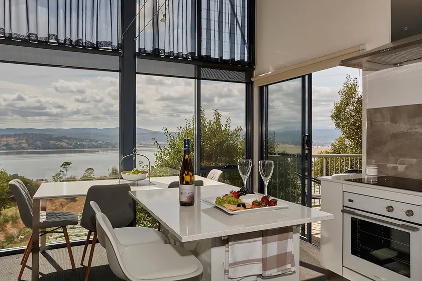 Tamar River Apartments - Vines 2 Bed - Image 1