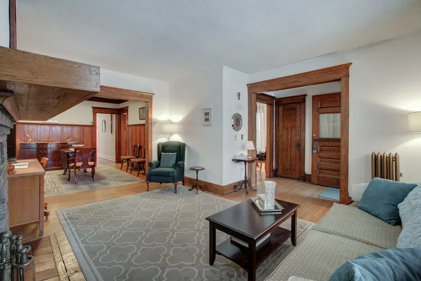 West Side Charmer with Off Street Parking - Image 1