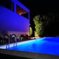 Cottages with large pool + private terrace - Image 1