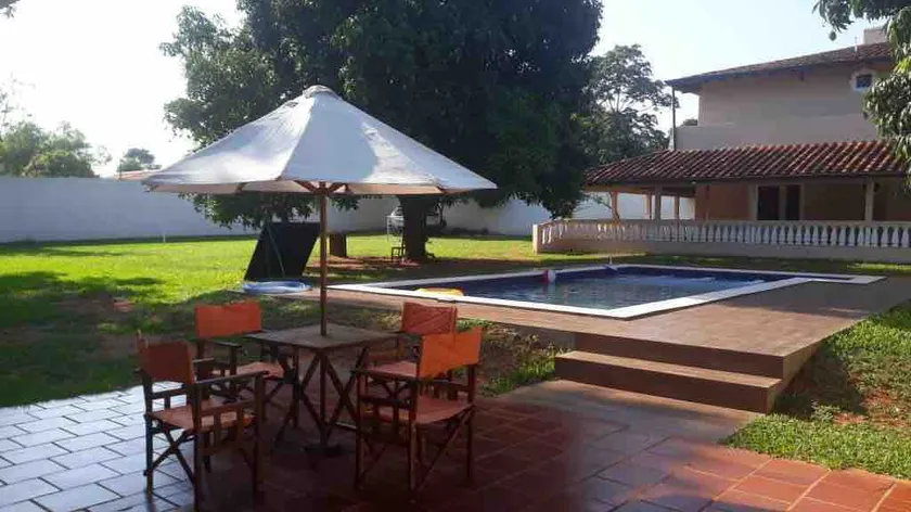 Cheerful fifth with swimming pool and courts - Image 1