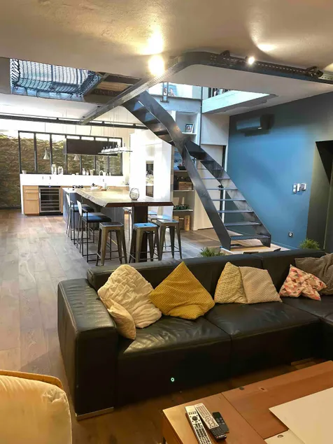 City center loft apartment located on a quiet street - Image 1