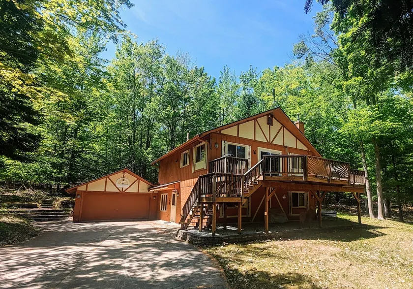 Secluded Chalet in Michaywe w/ pool access. Golf + Ski/Snowmobile paradise. - Image 1