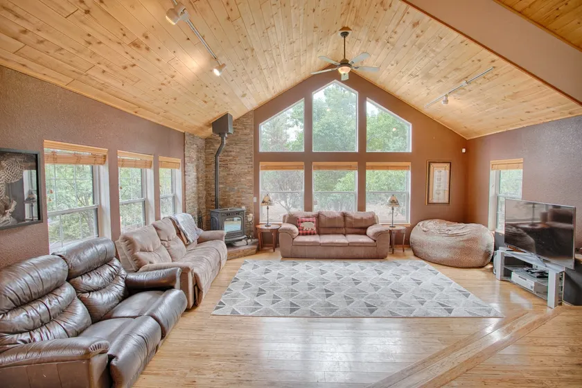 Cabin On NAT'L FOREST! LAKE & CREEK minutes away! - Image 1