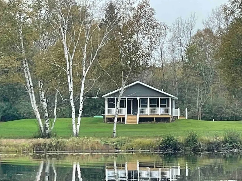 Escanaba River Modern Retreat • 10 Min to Town - Image 1