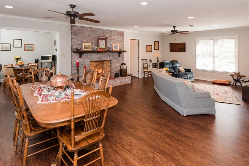 Private Home: Full Kitchen, W/D, Fire Pit 3m to DT - Image 1