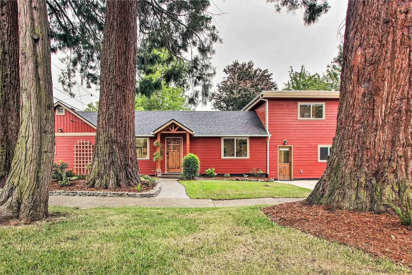 Redwood Home/Hot Tub/Near UofO and River Path. - Image 1