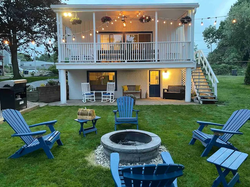 Private beach; firepit, outdoor shower, AC, two kitchens, laundry, covered patio - Image 1