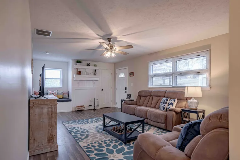 ✸ Cozy Bungalow w Lg Yard | Ball Park 2.7 mi Downtown 1.1 mi✸ - Image 1