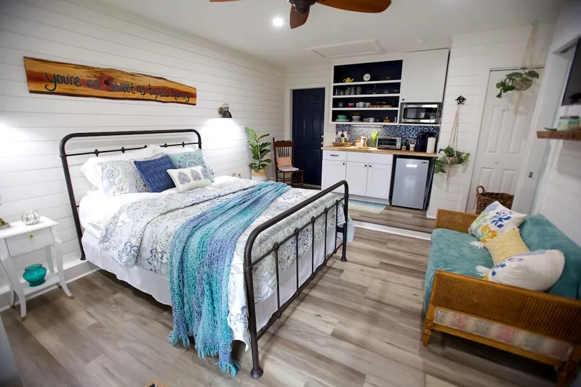 Top-Rated Private Studio • 5 Min to Downtown • - Image 1