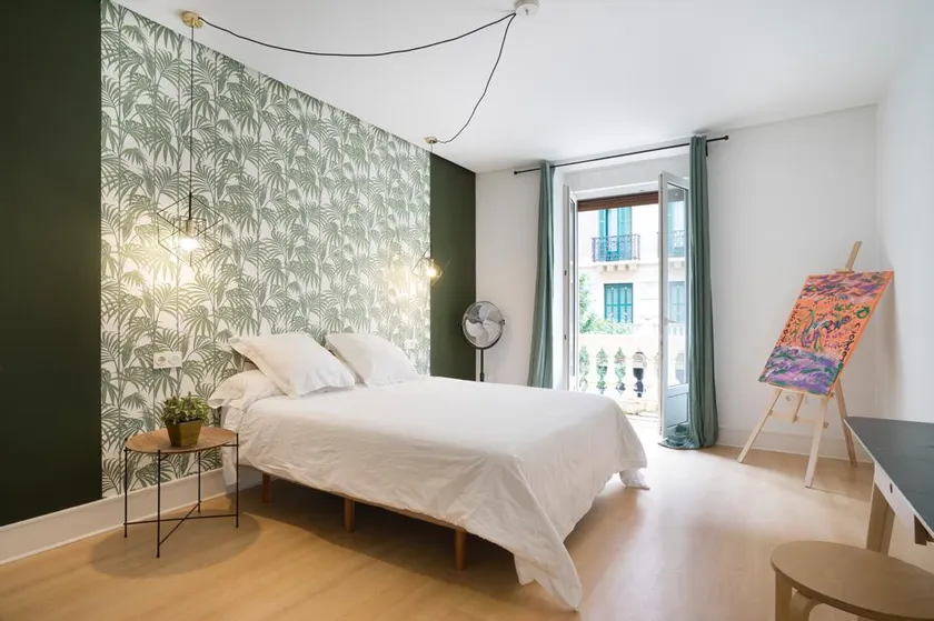 Usandizaga Apartment, Second line beach, free Parking - Image 1