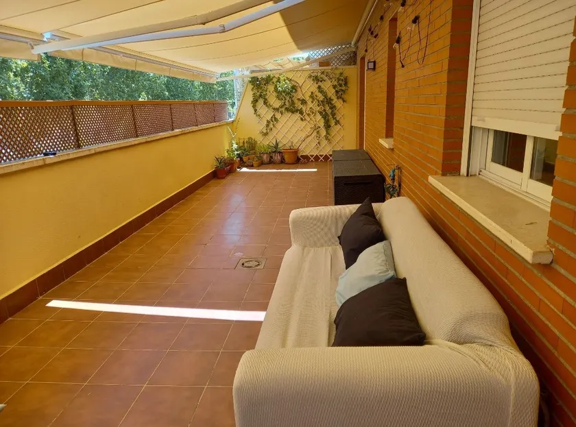 Cozy apartment with a terrace - Image 1