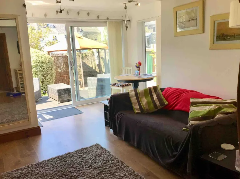 A private apt, parking&garden central to Tavistock - Image 1