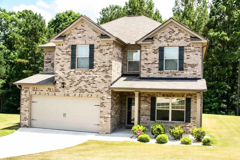 Cheerful & Spacious 4bedroom home away from home! - Image 1