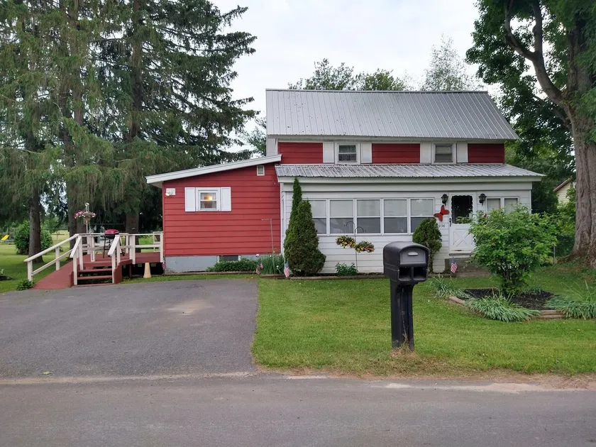 The G&G, Cozy 4 Bedroom Home with Private Parking. - Image 1