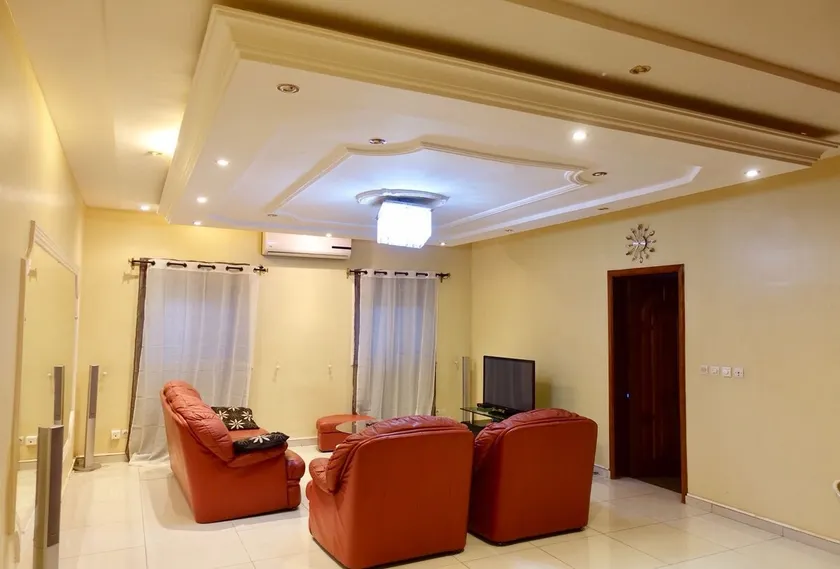 Luxurious 5-star apartment with high-speed Wi-Fi - Image 1