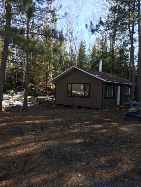 Simple Lakefront Cottage with Boat Launch - Image 1
