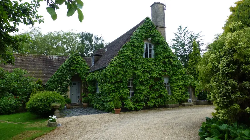 Self Contained Studio in Country House - Image 1