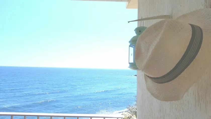 0 Sleep listening to the ocean waves - Image 1