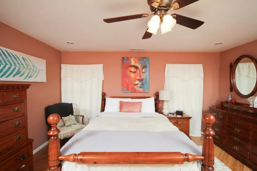 Private 2 Bedroom Suite, 2 miles to LU! NO FEES! - Image 1
