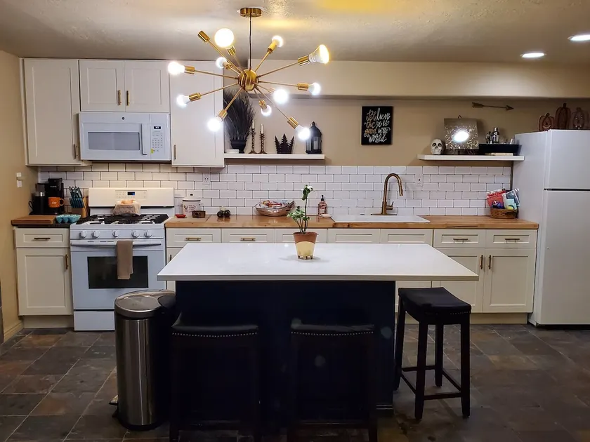 *Comfortable golf course basement apartment* - Image 1