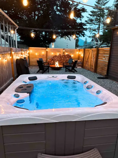 The Ballarat House ~ Hot Tub ~ Downtown~ Fire Pit - Image 1