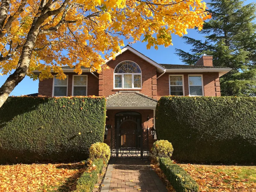 LUXURIOUS 8BR+6 BA in Central Van❤️Jacuzzi+Sauna - Image 1