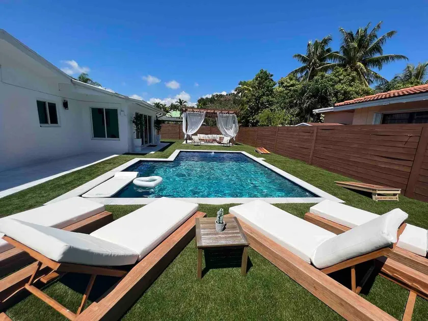 Casa Mondrian MIA - Resort Style Home Near Beaches - Image 1
