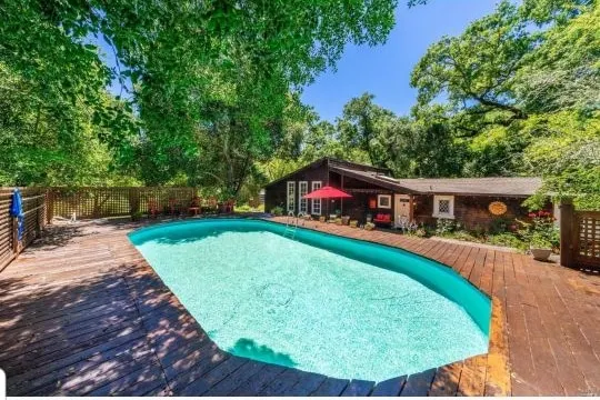 Spacious home for get togethers w Creek views - Image 1