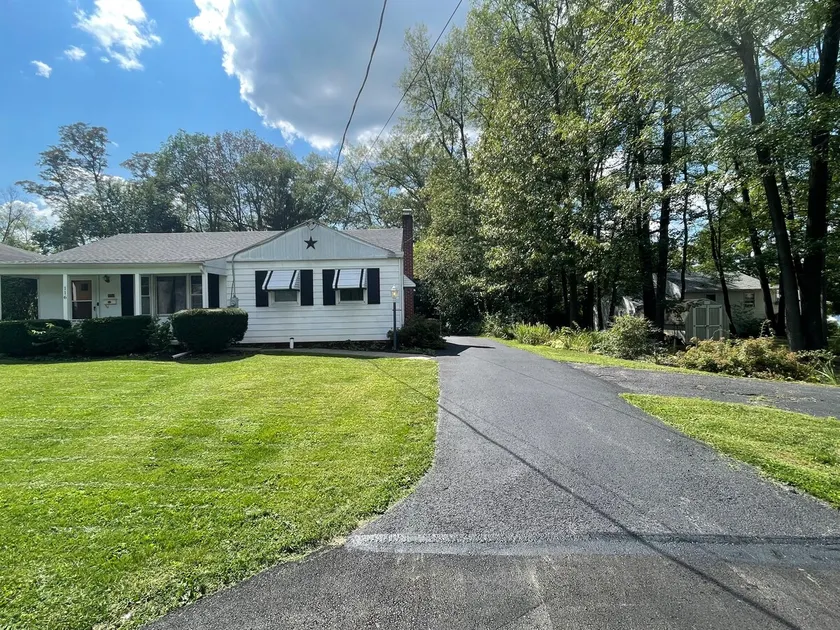 PSU Spacious Home. Free Parking, WiFi, Back Yard. - Image 1