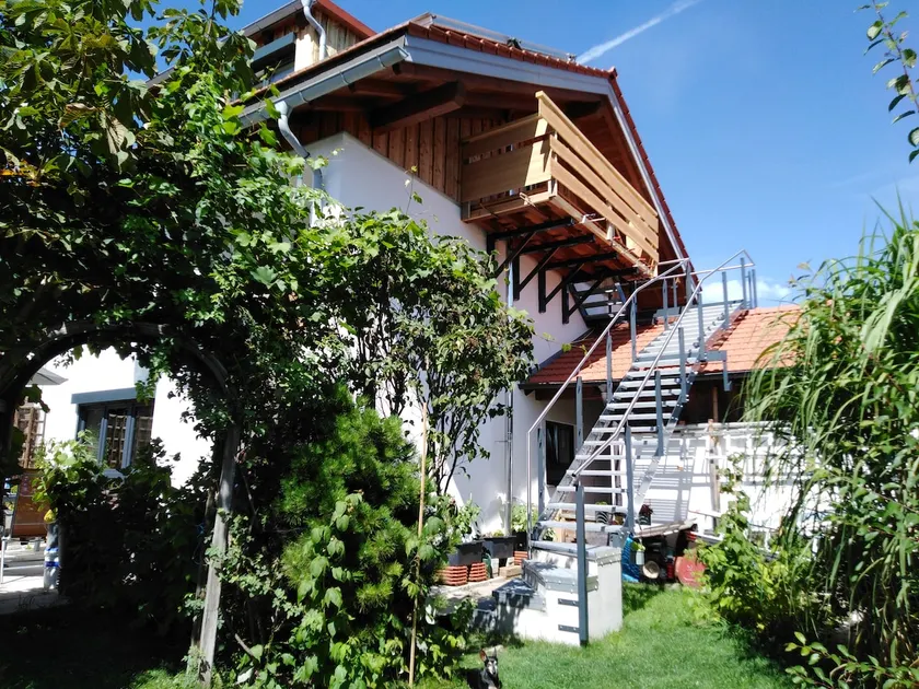 Complete attic apartment with balcony and mountain view - Image 1
