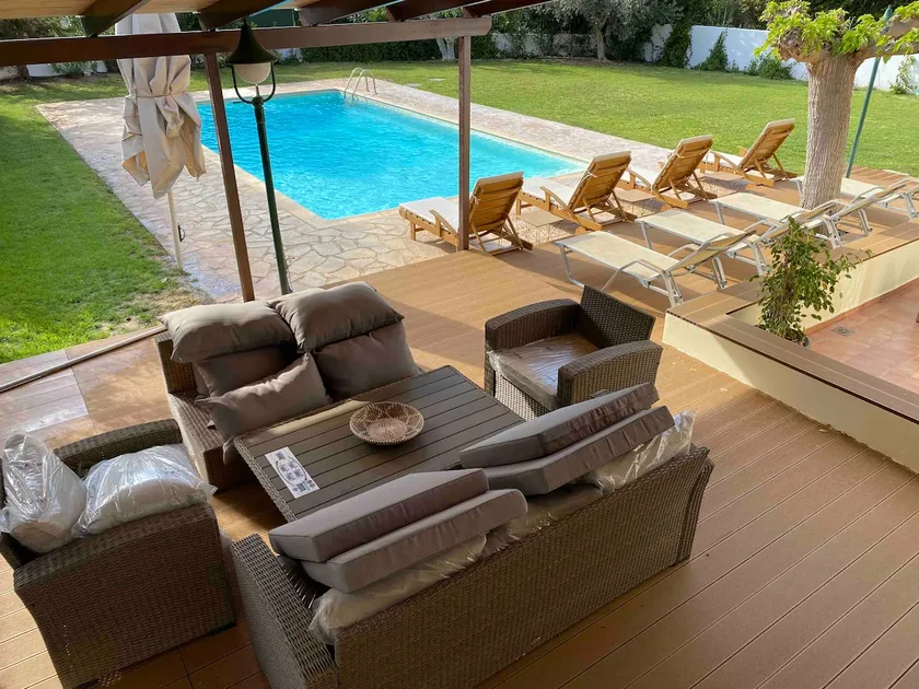 Relaxing Villa with Swimming Pool and Garden - Image 1