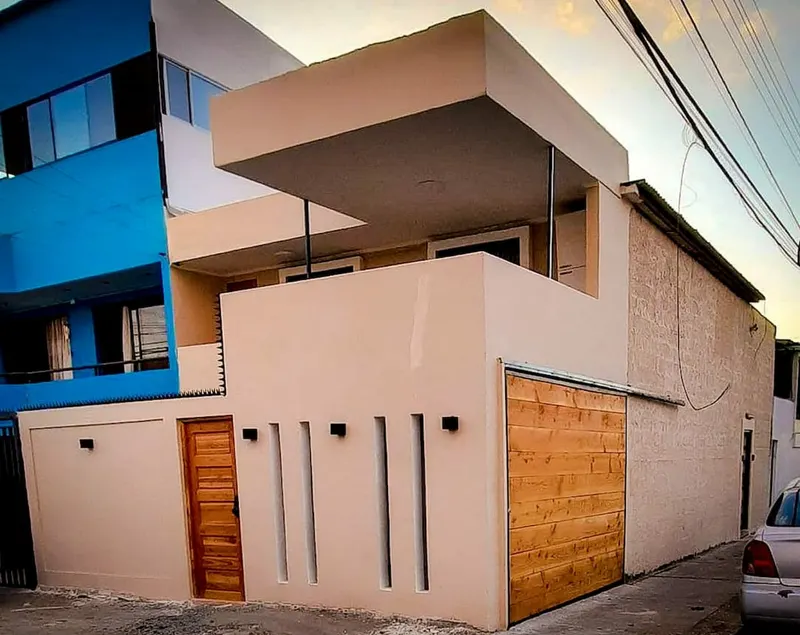 Excellent location Casa, minutes away from Playa Cavancha - Image 1