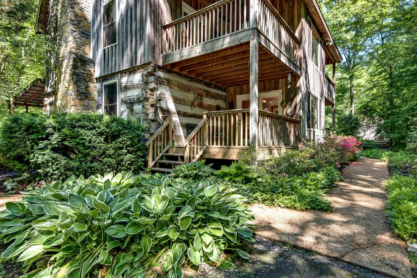 5BR/5.5 BA Cabin by the creek at Hachland Hill - Image 1