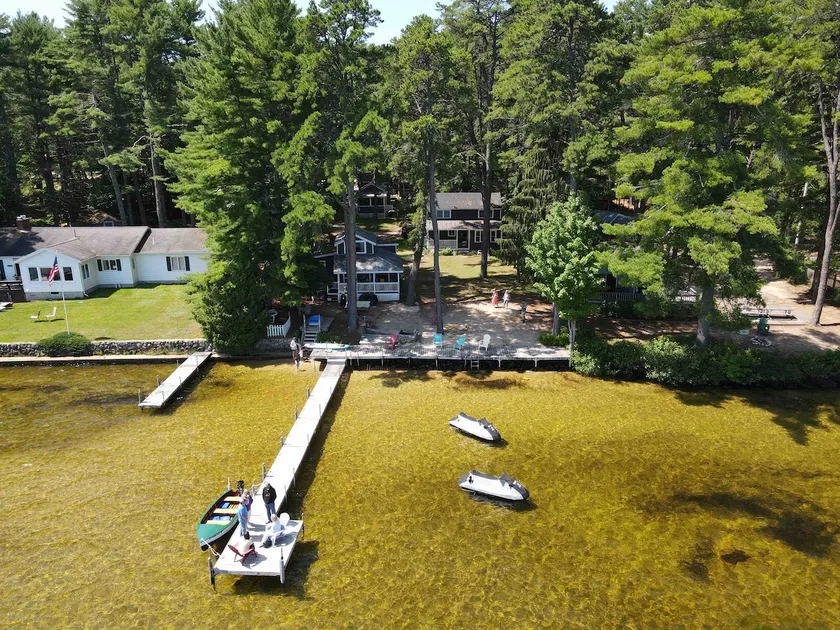 House at Sunshine- Long Lake, 5 min walk to causeway - Image 1
