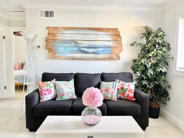 Flamingo Cottage - Image 1